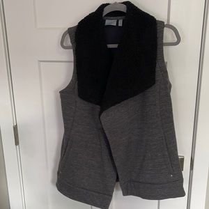 Athleta vest. Sherpa collar and lining. Gray and blacks EUC. Side pockets.